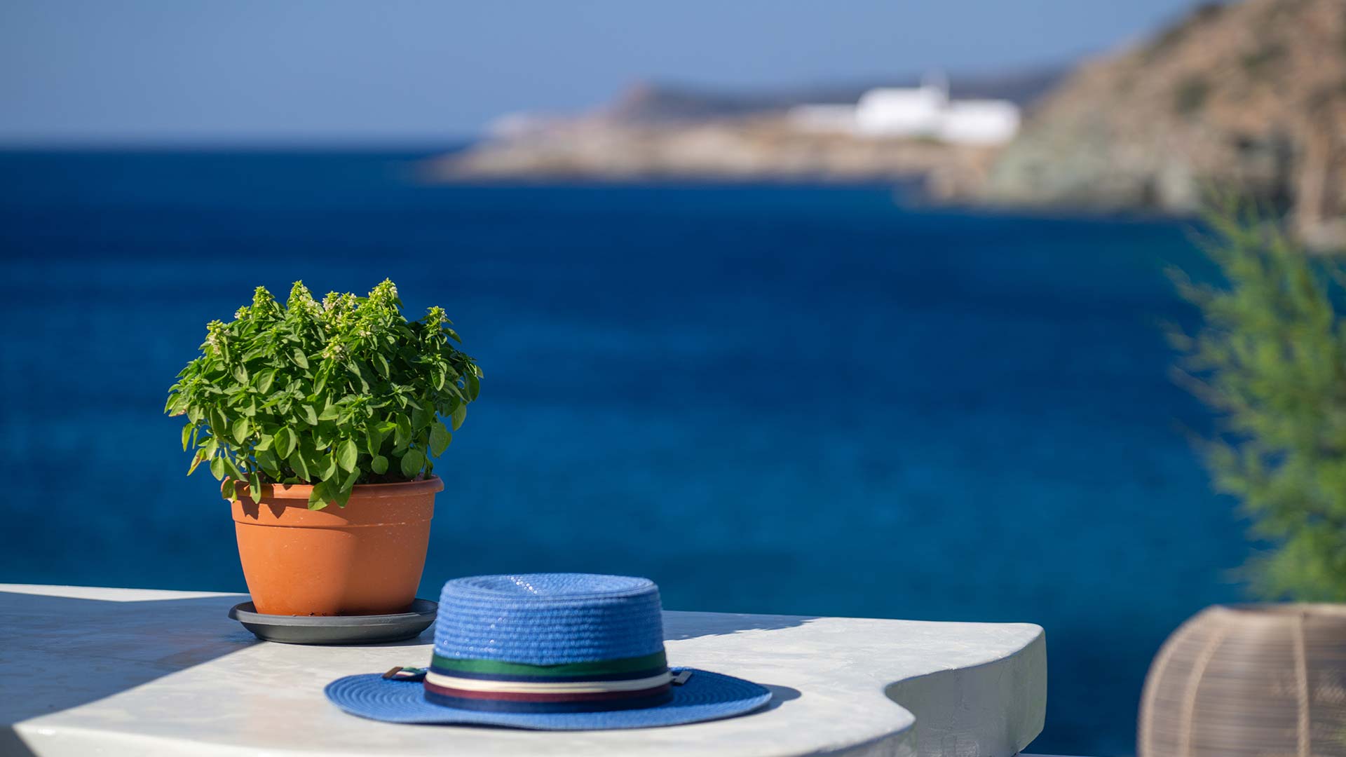 Vue sur la mer et Chrisopigi depuis la terrasse