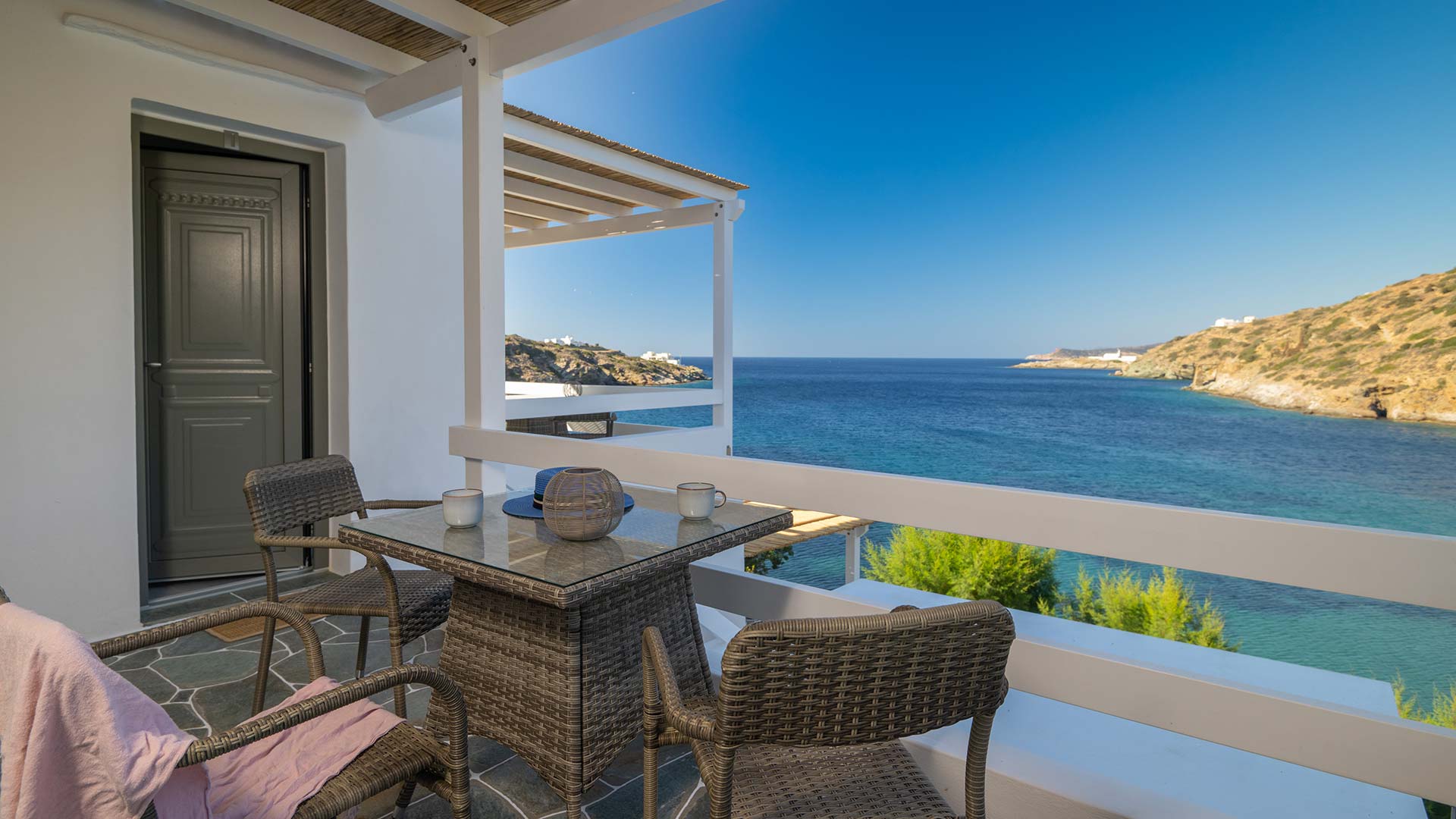 Vue sur la mer et Chrisopigi depuis la terrasse